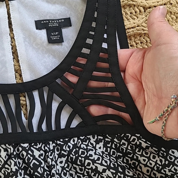 Ann Taylor Black Sleeveless Blouse - Size XsP (Petite) - Picture 3 of 6